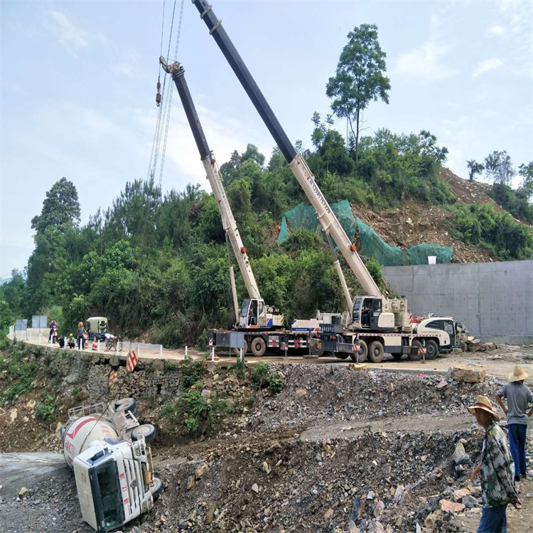 无锡新吴汽车掉沟里叫吊车救援要多少钱